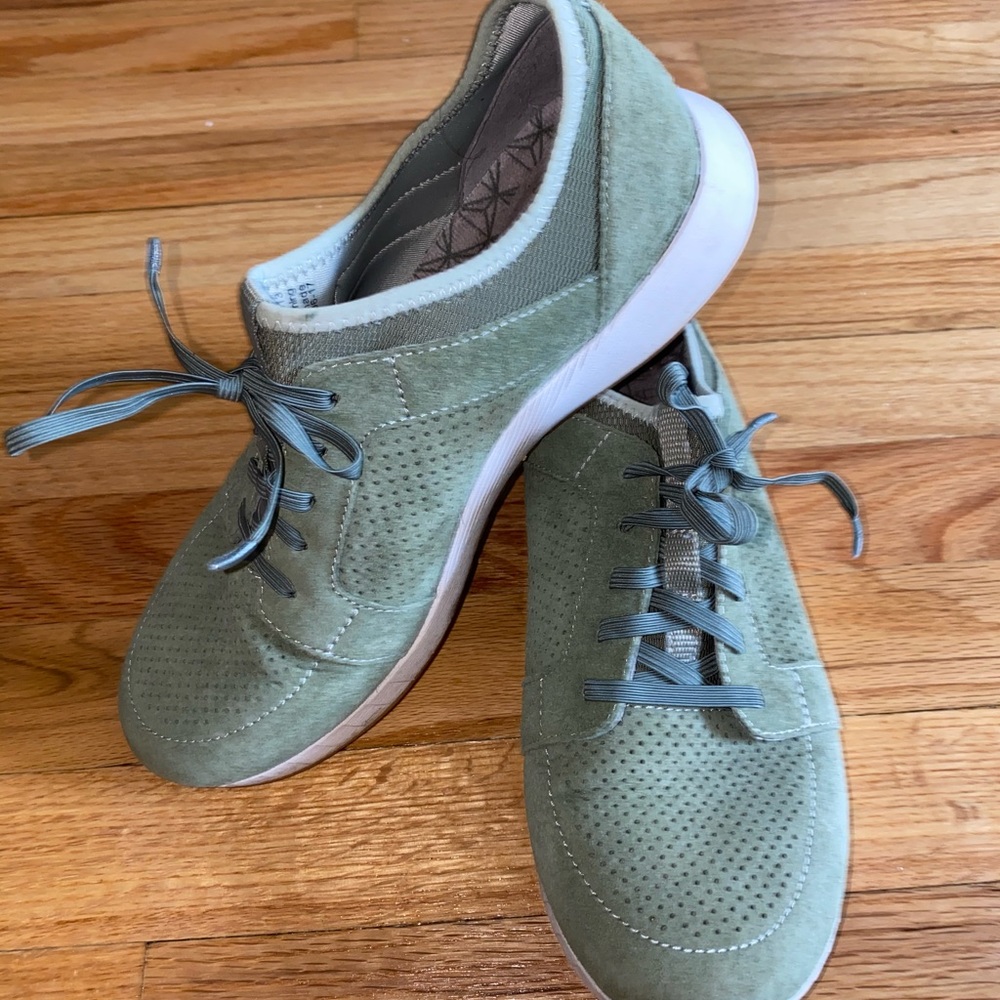 Dansko Green Leather Sneaker Athletic Trail Shoe